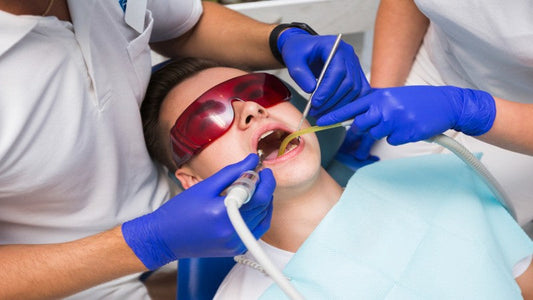 Comment éliminer en toute sécurité le tartre des dents à la maison avec un détartreur dentaire | Détartrage dentaire maison
